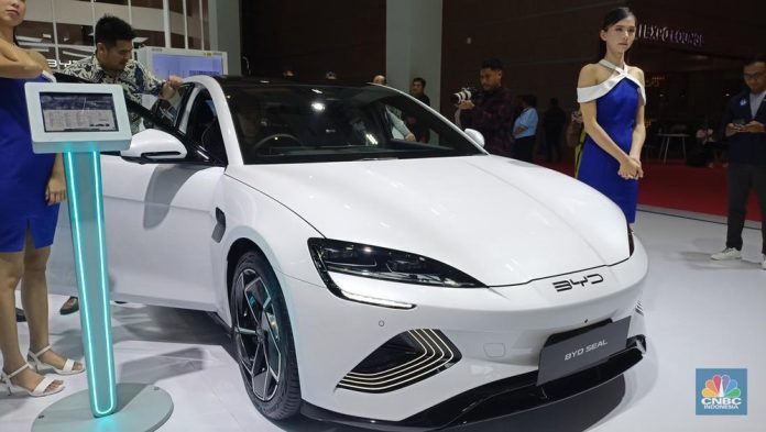 Warren Buffett Tinggalkan BYD, Ada Apa Gerangan?
