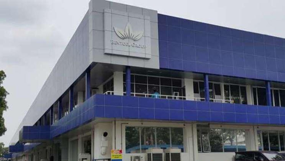 Jabarpos.id, Jakarta - Kisah unik datang dari raja rokok Indonesia, Bentoel. Siapa sangka, nama besar Bentoel ternyata lahir dari sebuah mimpi saat sang pemilik, Ong Hok Liong, tengah berziarah. Mimpi tentang ubi talas menjadi ilham di balik perubahan nama perusahaan yang berujung pada kesuksesan besar.