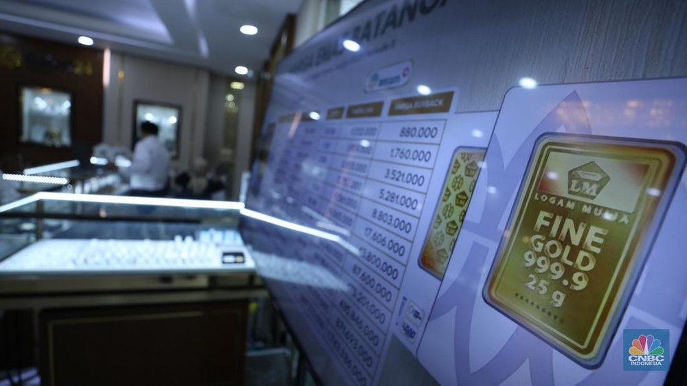 Emas Meroket Rekor Tertinggi, Investasi Aman atau Bumerang?