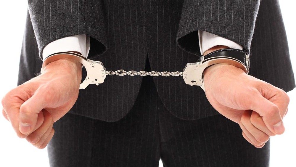 Buronan Asuransi Wanaartha: Hidup Glamour di Beverly Hills, Korban Geruduk Rumah Mewah!