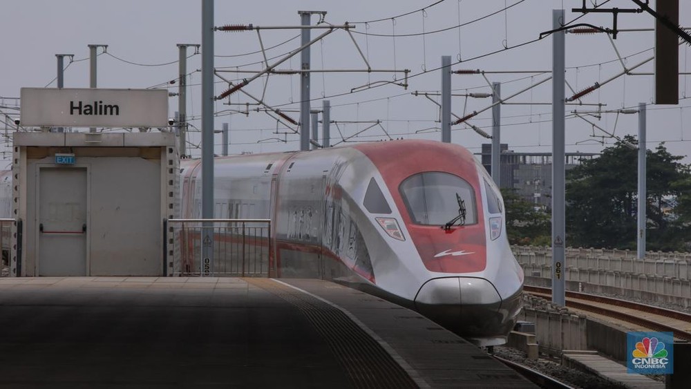 Whoosh: Danantara Ambil Alih Kemudi Operasional, Utang Dibayangi Restrukturisasi 60 Tahun