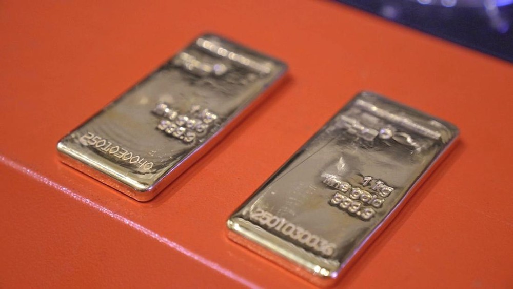 Emas Meroket Tak Terbendung Tembus Angka Ini