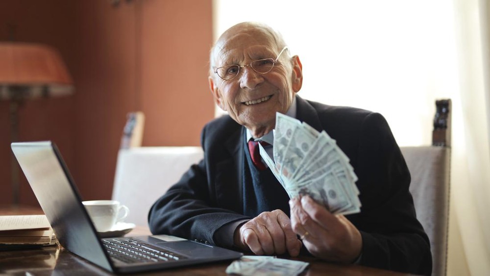 Terungkap! 7 Kebiasaan Ini Bikin Dompet Kelas Menengah Gak Pernah Jadi Sultan