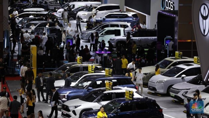 Dompet Auto Menjerit? Harga Mobil Diramal Bakal Naik!