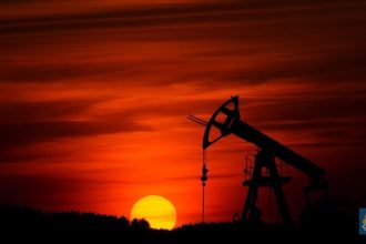 Harga Minyak Meroket Dunia Terkejut