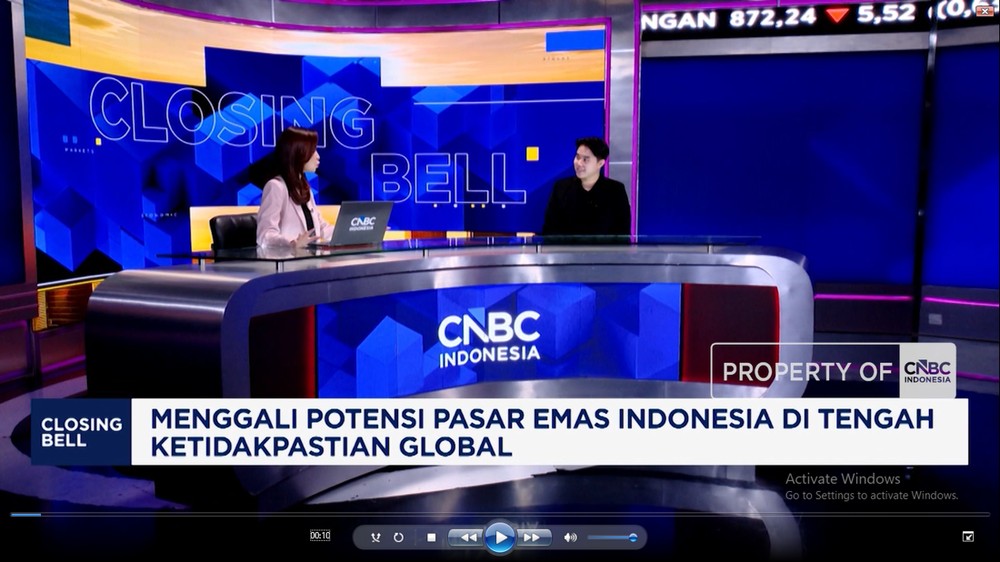 Emas Makin Bersinar di Tengah Badai Global