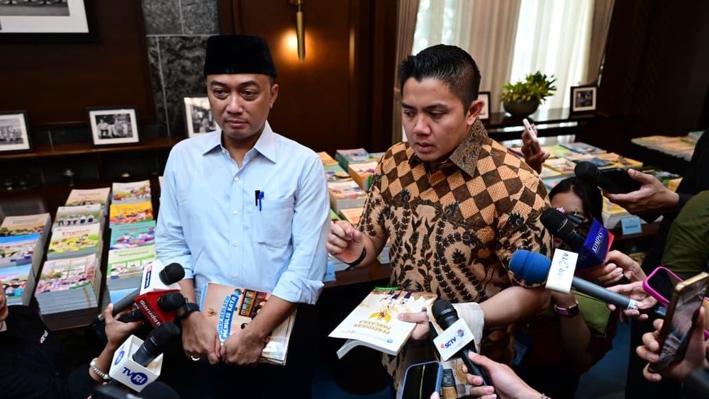 Prabowo Bongkar Buku Sekolah Ada Apa