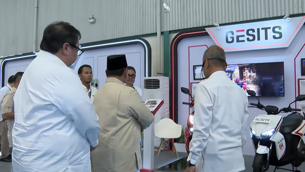 Miliarder Ini Borong Puluhan Ribu Motor Listrik Nasional