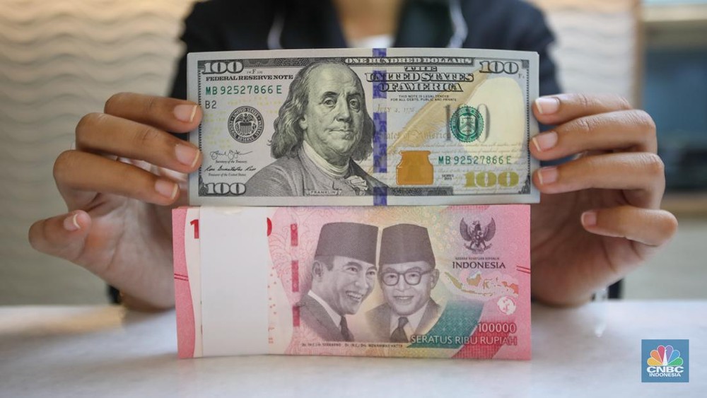 Rupiah Terpuruk Dolar AS Tembus Level Tinggi