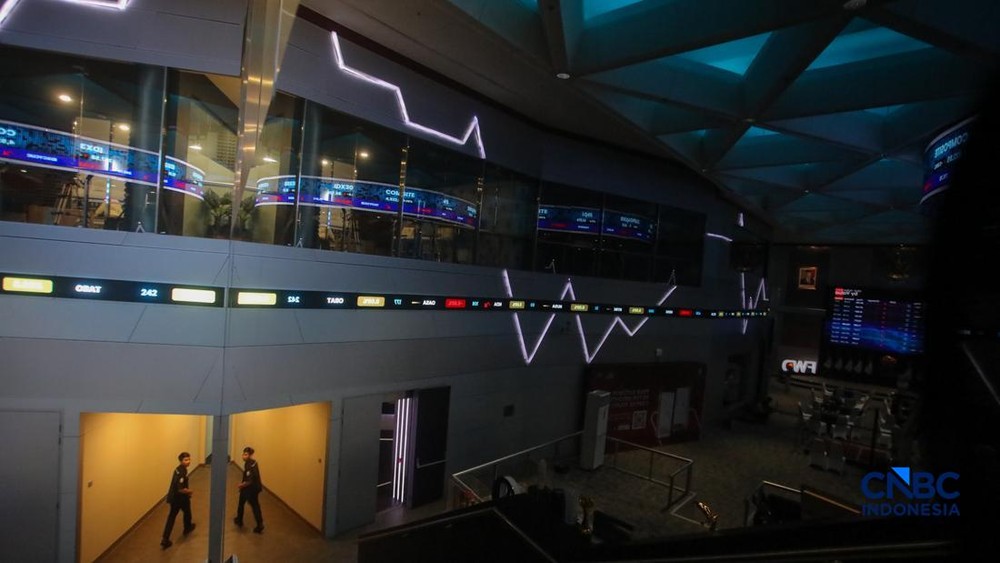 IHSG Merosot Tajam Asing Borong Saham Ini